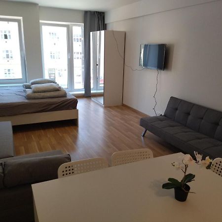 Brand New Two Room Apartment #34 With Free Secure Parking In The Center Praga Zewnętrze zdjęcie