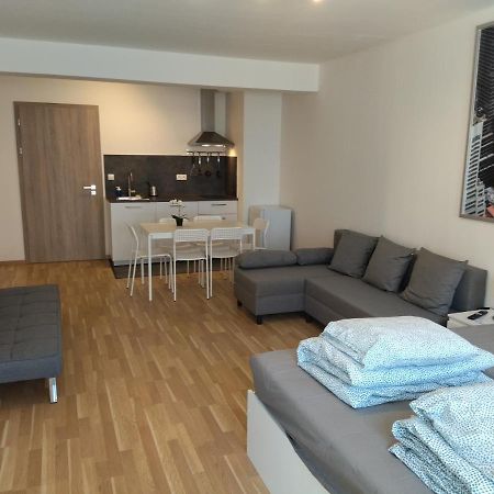 Brand New Two Room Apartment #34 With Free Secure Parking In The Center Praga Zewnętrze zdjęcie