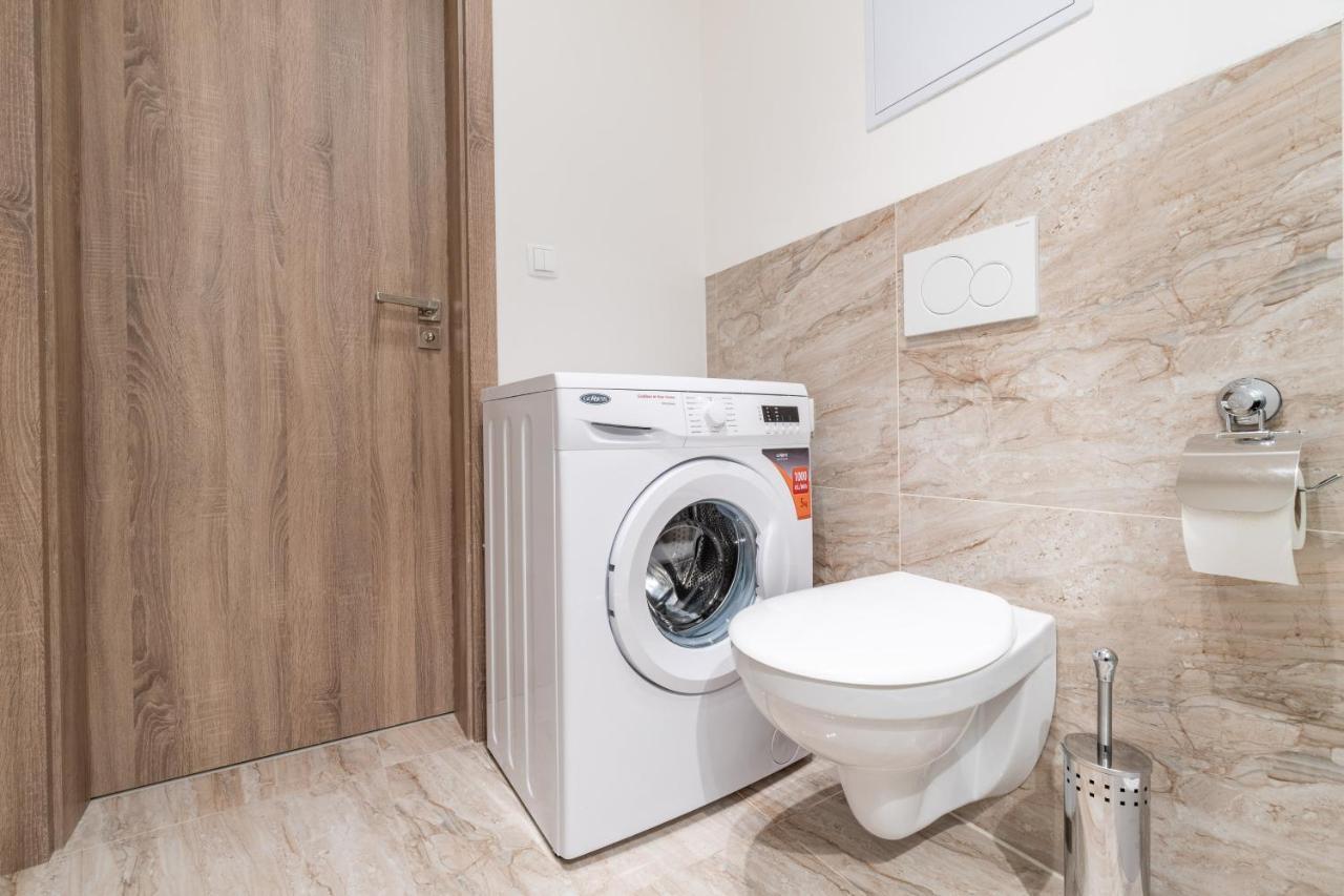 Brand New Two Room Apartment #34 With Free Secure Parking In The Center Praga Zewnętrze zdjęcie