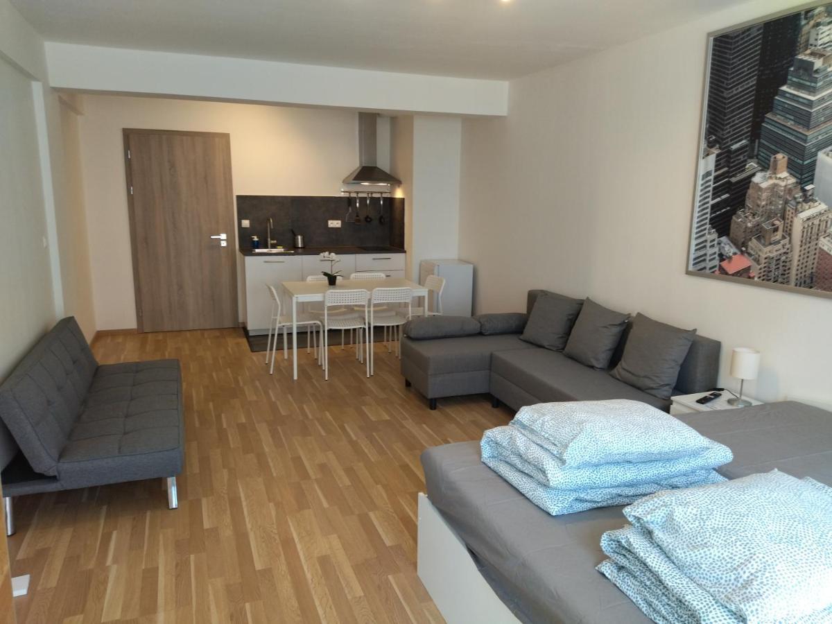 Brand New Two Room Apartment #34 With Free Secure Parking In The Center Praga Zewnętrze zdjęcie